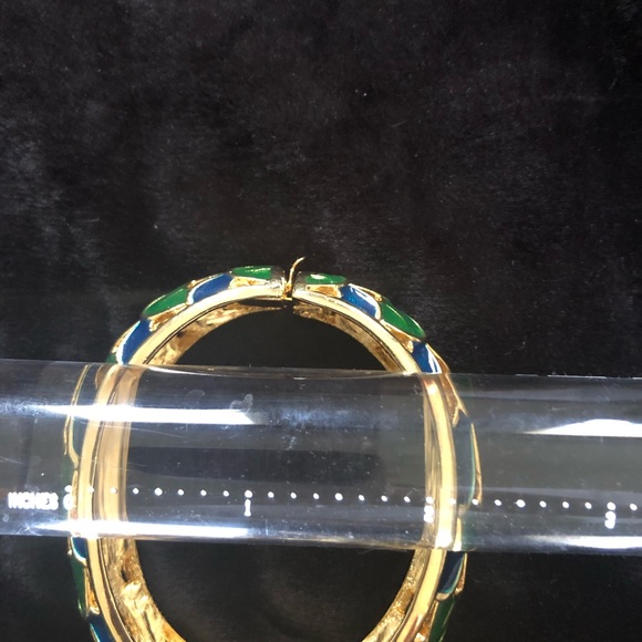 Retro enamel bangle bracelet. - Picture 5 of 6